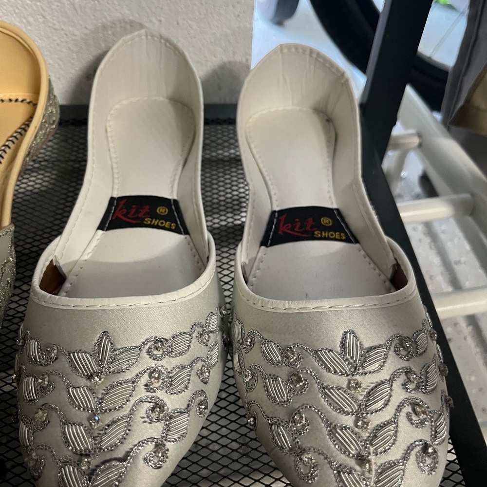 tradtional shoes khussa